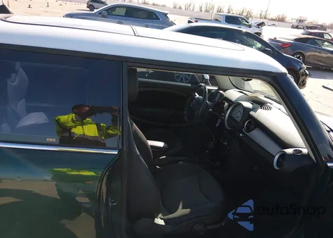 2013 Mini Hardtop Cooper z USA, uszkodzony, nr VIN WMWSU3C55DT688472